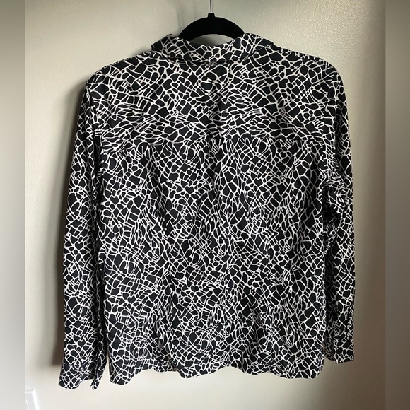 Women’s Giraffe Print Black and White Patterned Dress Shirt Blouse - Picture 2 of 5